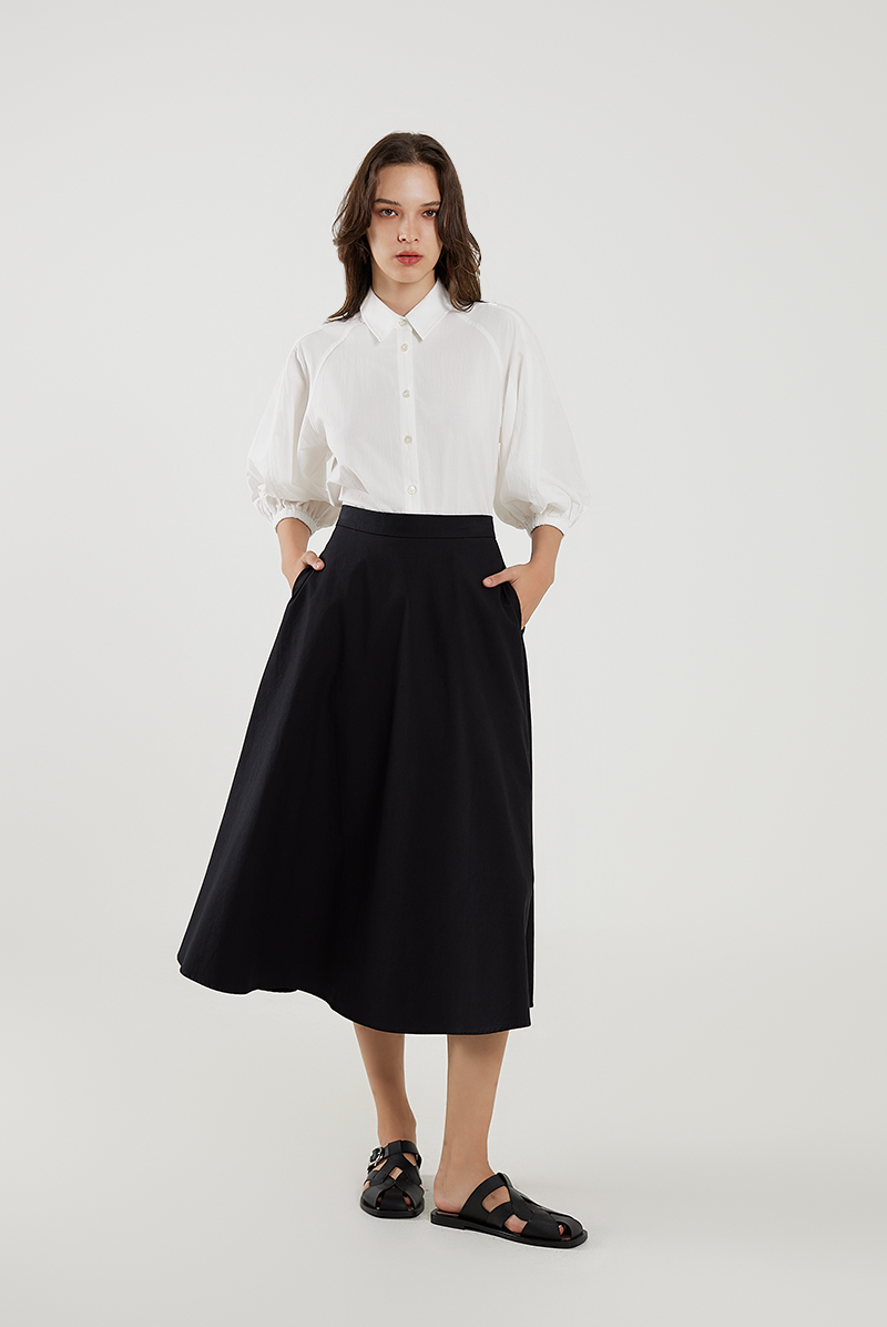 Classic Round Midi Skirt in Black