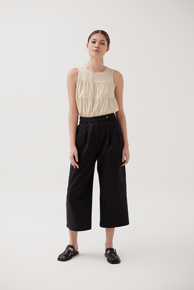 Overlapped Waistband Cropped Pants in Black